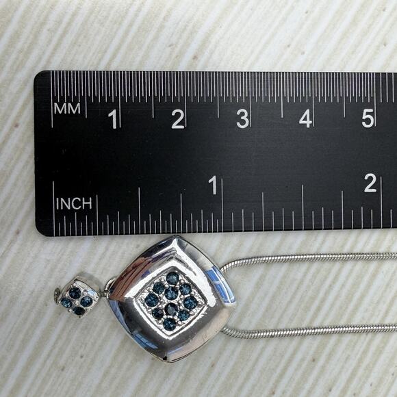 White Gold Pendant Necklace with Blue Gemstones Dangling Charm 16 in Chain - Picture 10 of 11